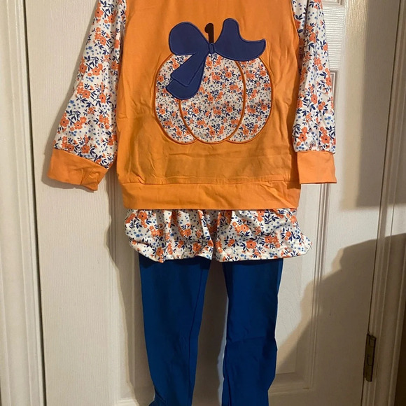 New Pumpkin Outfit - Picture 2 of 9